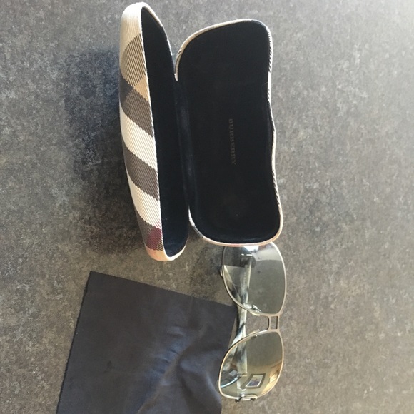 Authentic Burberry sunglasses - Picture 1 of 5